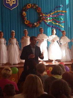 В одесских школах продолжают поздравлять учителей (фото)