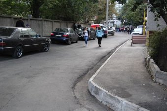 На Фонтанской дороге благоустраивают дворы (фото)