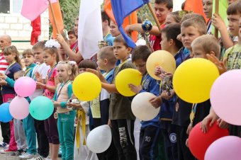 В Суворовском районе состоялось торжественное открытие обновленного школьного стадиона в ООСШ №48 (фото)