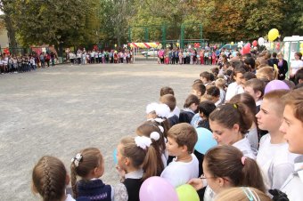 В Суворовском районе состоялось торжественное открытие обновленного школьного стадиона в ООСШ №48 (фото)