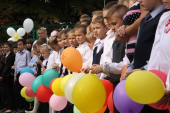 В Суворовском районе состоялось торжественное открытие обновленного школьного стадиона в ООСШ №48 (фото)
