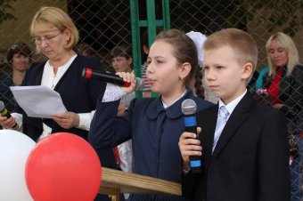 В Суворовском районе состоялось торжественное открытие обновленного школьного стадиона в ООСШ №48 (фото)