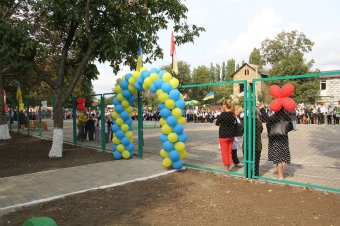 В Суворовском районе состоялось торжественное открытие обновленного школьного стадиона в ООСШ №48 (фото)