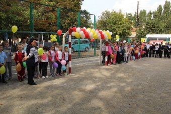 В Суворовском районе состоялось торжественное открытие обновленного школьного стадиона в ООСШ №48 (фото)