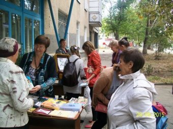 Ко Дню библиотек взрослым и детям в Одессе дарили книги (фото)