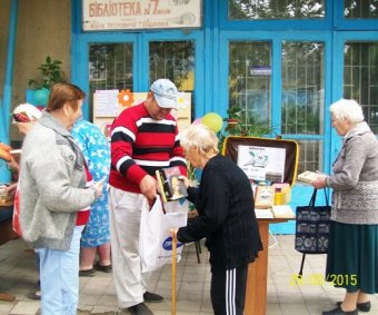 Ко Дню библиотек взрослым и детям в Одессе дарили книги (фото)