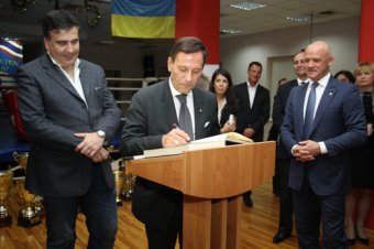 Мэр Одессы, губернатор и посол Италии посетили Украинскую федерацию таиландского бокса (фото)