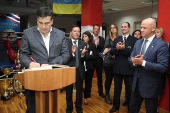Мэр Одессы, губернатор и посол Италии посетили Украинскую федерацию таиландского бокса (фото)