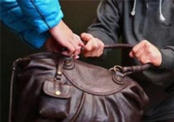 Жители Суворовского района буквально отбили женщину у бандита