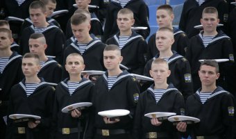 На стадионе "Спартак" сыграли сборная ВМС и звезды отечественного футбола (фото)