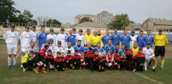 На стадионе "Спартак" сыграли сборная ВМС и звезды отечественного футбола (фото)