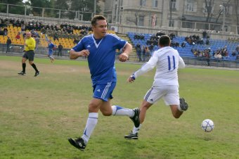 На стадионе "Спартак" сыграли сборная ВМС и звезды отечественного футбола (фото)