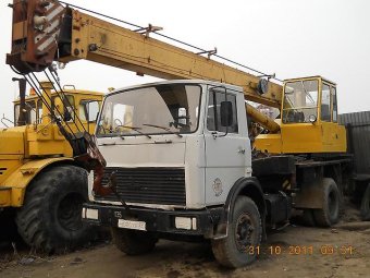 Одесские таможенники совместно с пограничниками задержали кран «MAZ»