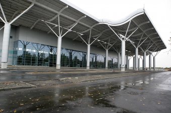 Завершена укладка дорожного покрытия перед входом в новый терминал Международного аэропорта Одесса (фото)