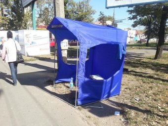 В Одессе вновь напали на палатку политической партии