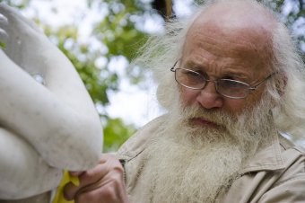 Теперь Амур может обнимать Психею двумя руками
