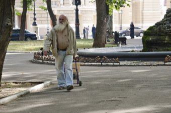 Теперь Амур может обнимать Психею двумя руками