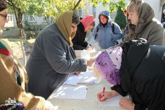 В Одесской епархии вновь выдавали гуманитарную помощь нуждающимся (фото)