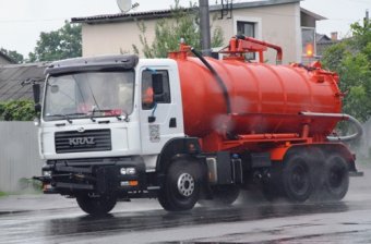 Первый вице-мэр проверил работу ливневок после сильного дождя