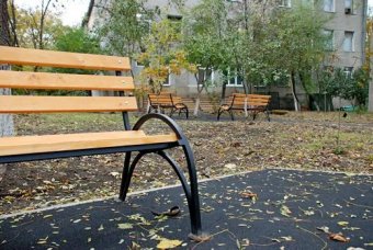 Одесские власти отчитываются о благоустройстве территории одесской больницы №8 (фото)