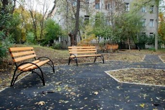 Одесские власти отчитываются о благоустройстве территории одесской больницы №8 (фото)