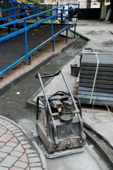 Одесские власти отчитываются о благоустройстве территории одесской больницы №8 (фото)