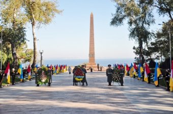 Одесситы почтили память погибших за освобождение Украины от фашистских захватчиков (фото)