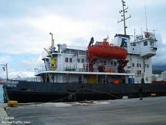 Украинский моряк пытается выжить на брошенном в Турции судне. Его коллега в коме в одной из больниц
