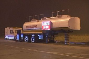Правоохранители нашли и арестовали сомнительное топливо (фото, видео)
