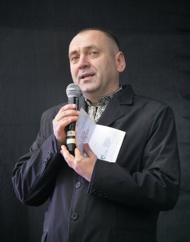 Объявленная Молитва за сирот возле памятника Дюку состоялось, но без обещанного визита супруги президента (фото)
