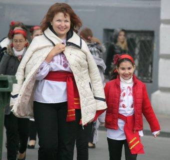 Объявленная Молитва за сирот возле памятника Дюку состоялось, но без обещанного визита супруги президента (фото)