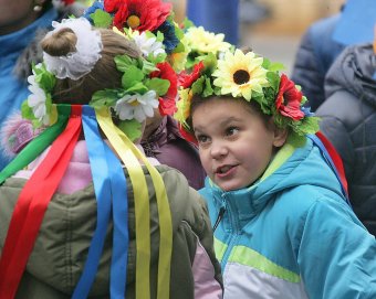 Объявленная Молитва за сирот возле памятника Дюку состоялось, но без обещанного визита супруги президента (фото)