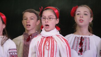 Объявленная Молитва за сирот возле памятника Дюку состоялось, но без обещанного визита супруги президента (фото)