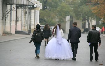 Объявленная Молитва за сирот возле памятника Дюку состоялось, но без обещанного визита супруги президента (фото)