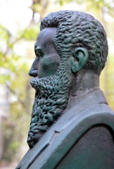 Одесситы отметили 170 лет со дня рождения великого физика Вильгельма Рентгена (фото)