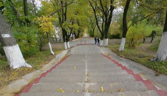 В Одессе отремонтировали две железобетонные лестницы, ведущие к пляжам «Отрада» и «Ланжерон» (фото)
