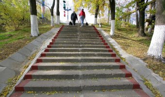 В Одессе отремонтировали две железобетонные лестницы, ведущие к пляжам «Отрада» и «Ланжерон» (фото)