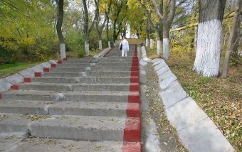 В Одессе отремонтировали две железобетонные лестницы, ведущие к пляжам «Отрада» и «Ланжерон» (фото)