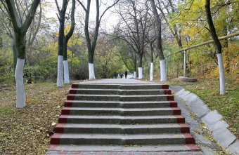 В Одессе отремонтировали две железобетонные лестницы, ведущие к пляжам «Отрада» и «Ланжерон» (фото)