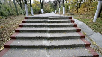 В Одессе отремонтировали две железобетонные лестницы, ведущие к пляжам «Отрада» и «Ланжерон» (фото)