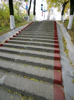 В Одессе отремонтировали две железобетонные лестницы, ведущие к пляжам «Отрада» и «Ланжерон» (фото)
