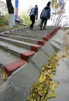 В Одессе отремонтировали две железобетонные лестницы, ведущие к пляжам «Отрада» и «Ланжерон» (фото)