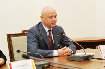 Мэр Одессы Геннадий Труханов вручил стипендии лучшим студентам и школьникам города