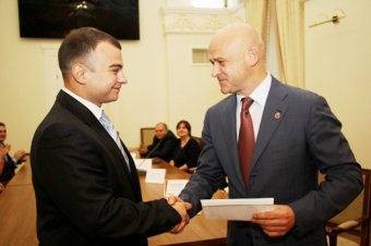 Мэр Одессы Геннадий Труханов вручил стипендии лучшим студентам и школьникам города