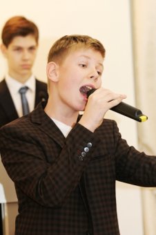 Мэр Одессы Геннадий Труханов вручил стипендии лучшим студентам и школьникам города