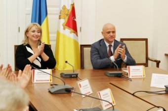 Мэр Одессы Геннадий Труханов вручил стипендии лучшим студентам и школьникам города