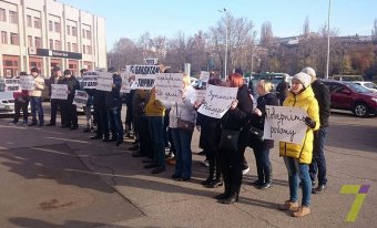 Сотрудники завода «Аргентум» митингуют против захвата предприятия (фото)