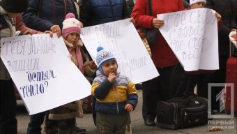 Инвалиды-переселенцы проведи под зданием Одесской облгосадминистрации митинг:  Отключены свет и отопление (фото)