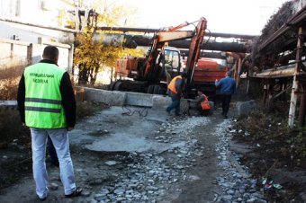 Одесские власти демонтируют конструкции, ограничивающие проезд спецтехники (фото)