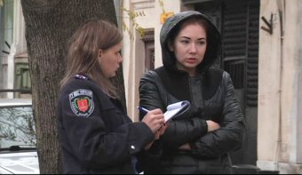 75-летней одесситке на голову упала асбестовая труба (фото)